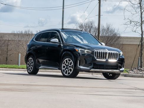 Certified 2024 BMW X1 xDrive28i w/ Premium Package image 2