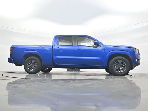 Used 2025 Nissan Frontier SV w/ SV Convenience Package RWD image 29