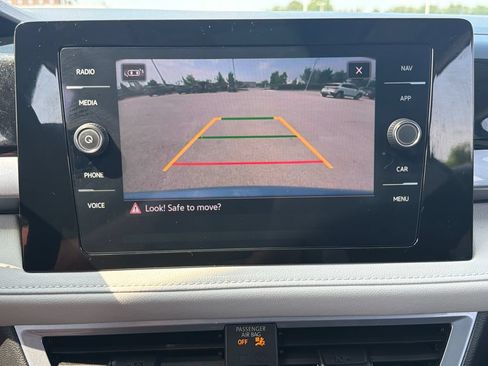 Certified 2025 Volkswagen Taos SEL AWD/4WD image 17