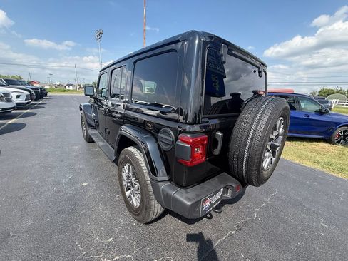 Used 2024 Jeep Wrangler Unlimited Sahara w/ Technology Group AWD/4WD image 6