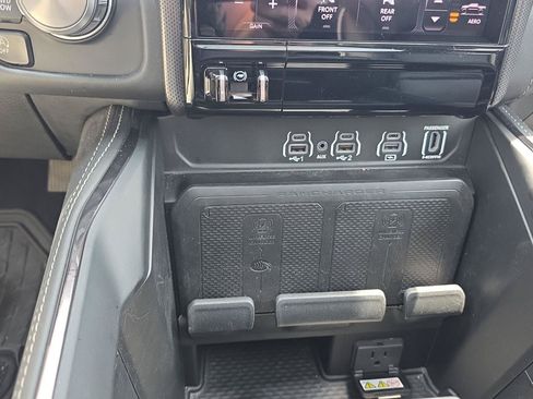 Used 2025 RAM 1500 Limited AWD/4WD image 19