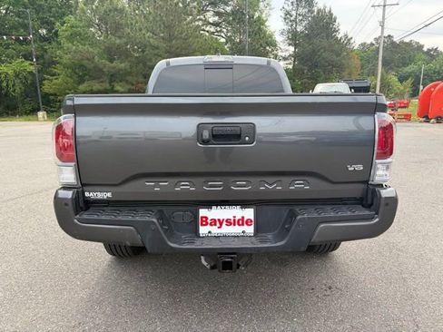 Used 2022 Toyota Tacoma TRD Sport w/ TRD Premium Sport Package AWD/4WD image 17