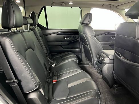 Used 2025 Honda Pilot Touring image 32