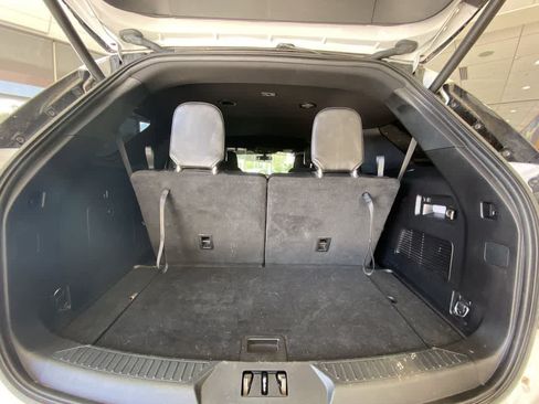 Used 2020 Ford Explorer XLT w/ Equipment Group 202A AWD/4WD image 26