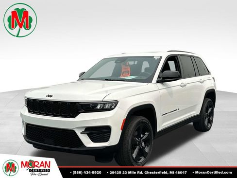 Used 2023 Jeep Grand Cherokee Altitude AWD/4WD image 1