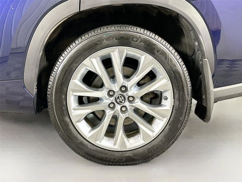 Certified 2021 Toyota Highlander Limited image 32