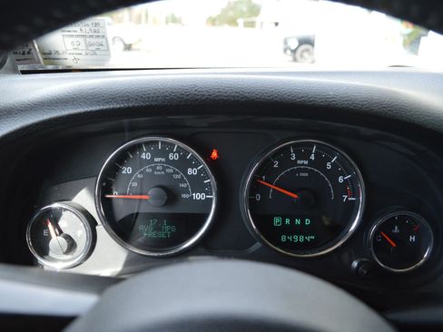 Used 2014 Jeep Wrangler Unlimited Sahara image 35