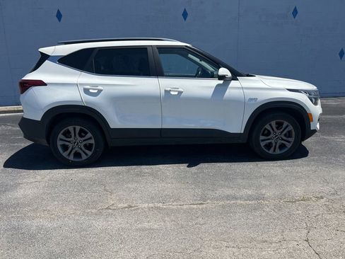 Used 2022 Kia Seltos S AWD/4WD image 1