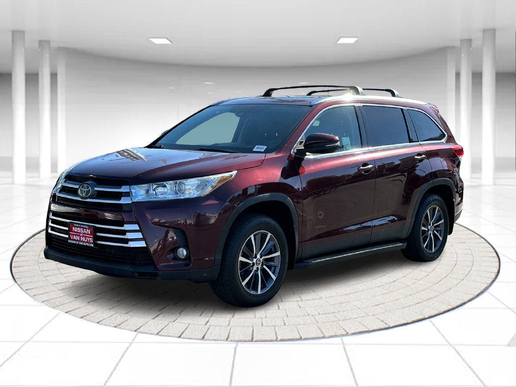 Used 2019 Toyota Highlander XLE FWD image 1