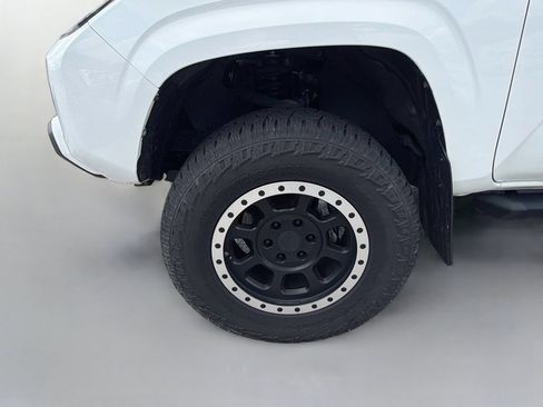 Used 2021 Toyota Tacoma SR AWD/4WD image 10