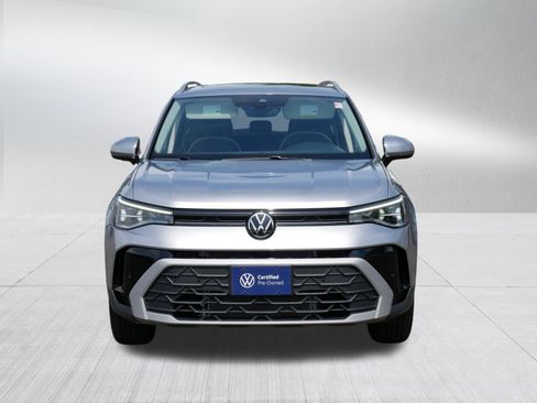 Certified 2025 Volkswagen Taos SE w/ Panoramic Sunroof Package AWD/4WD image 2