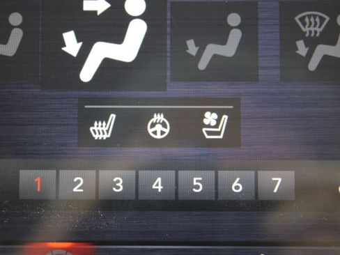 Used 2019 RAM 1500 Laramie AWD/4WD image 29