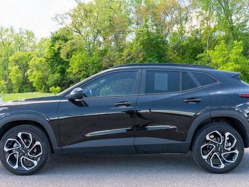Used 2025 Chevrolet Trax RS w/ Driver Confidence Package FWD image 9