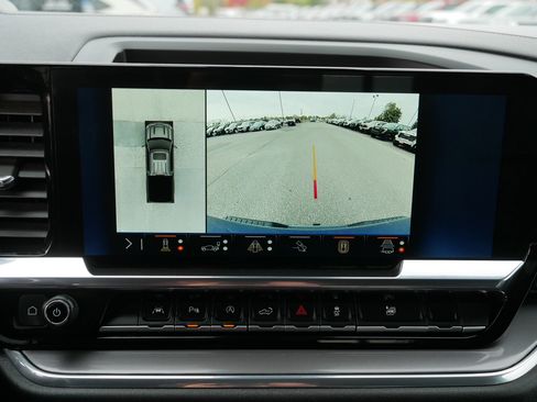 Certified 2024 Chevrolet Silverado 1500 High Country w/ Technology Package image 27