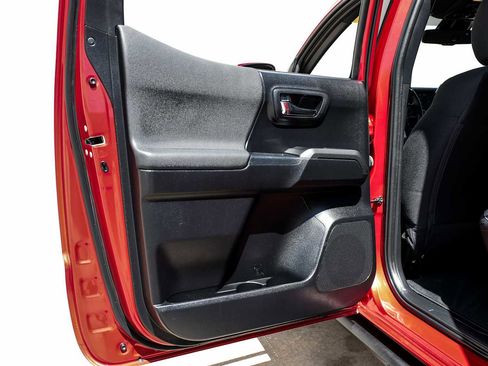 Used 2021 Toyota Tacoma TRD Off-Road image 47