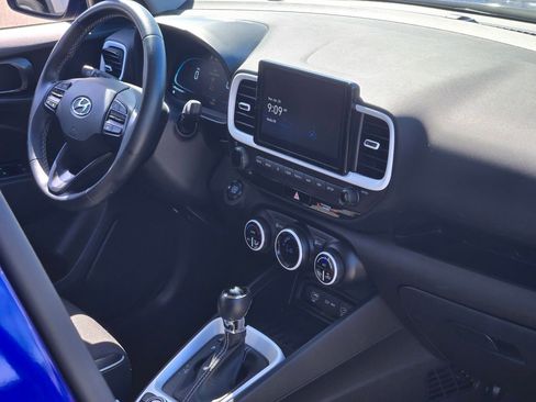 Certified 2023 Hyundai Venue Limited FWD image 11