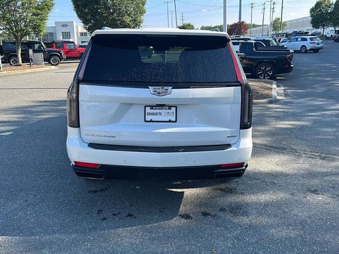 Used 2023 Cadillac Escalade ESV Sport AWD/4WD image 4