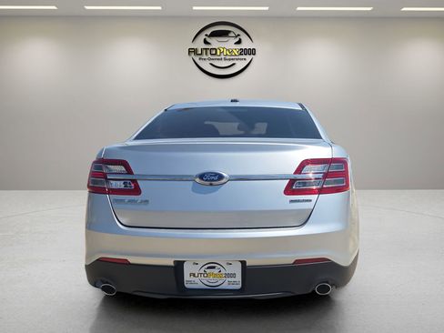 Used 2018 Ford Taurus SE image 6