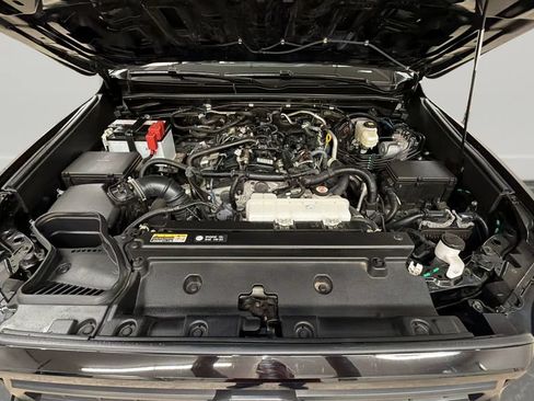 Used 2025 Toyota 4Runner SR5 AWD/4WD image 27