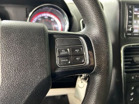 Used 2020 Dodge Grand Caravan SE FWD image 16