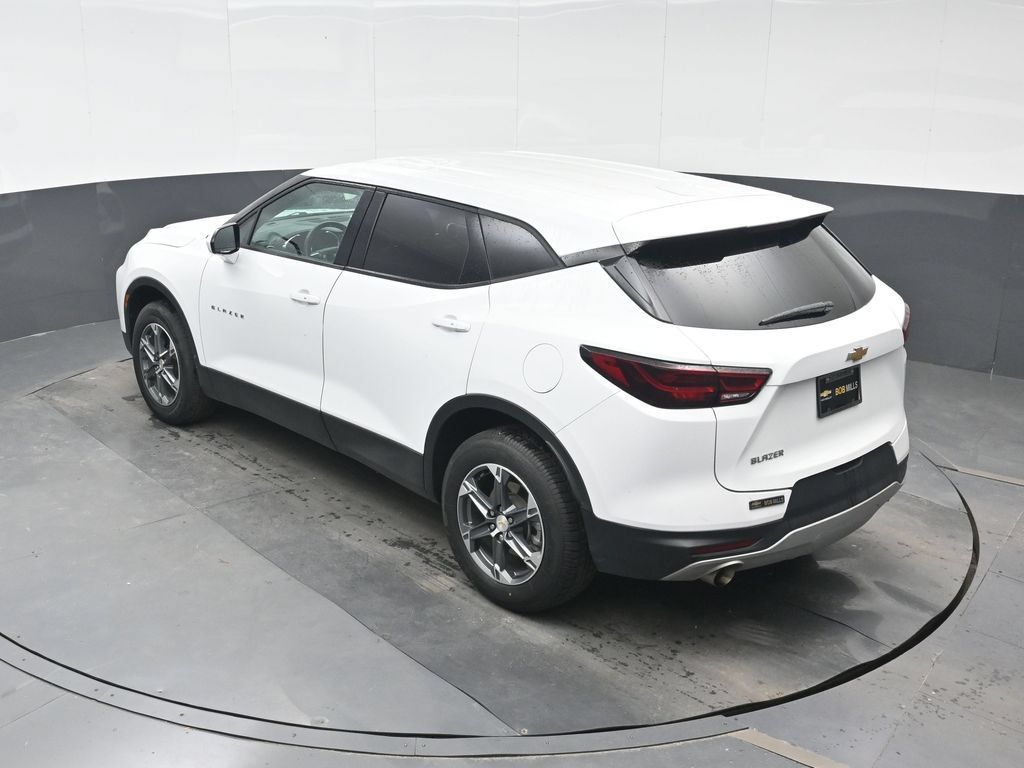 Used 2025 Chevrolet Blazer LT FWD image 19
