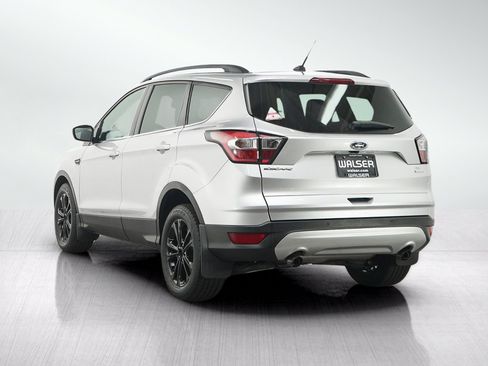 Used 2018 Ford Escape SE w/ Ford Safe & Smart Package FWD image 3