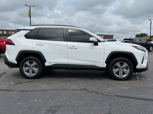 Used 2022 Toyota RAV4 XLE w/ Convenience Package AWD/4WD image 9