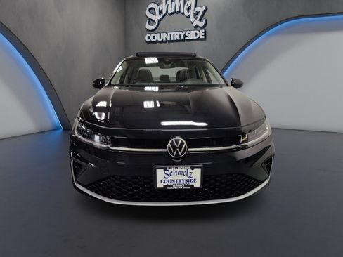 Used 2025 Volkswagen Jetta SE w/ Sunroof Package FWD image 2