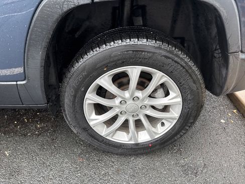 Used 2021 Jeep Cherokee Latitude image 10