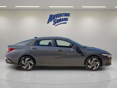 Used 2025 Hyundai Elantra SEL FWD image 7