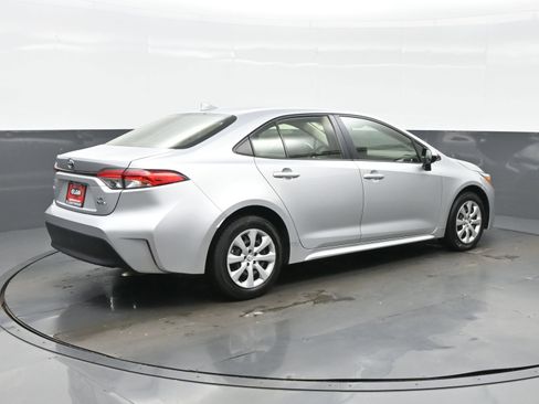 Used 2025 Toyota Corolla LE FWD image 6