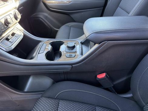 Used 2022 GMC Acadia SLE w/ Driver Convenience Package image 14