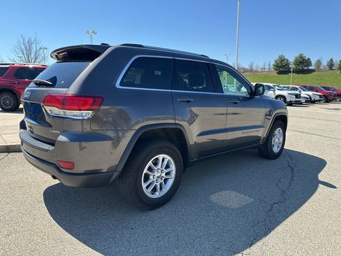 Used 2020 Jeep Grand Cherokee Laredo image 3