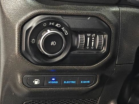 Used 2022 Jeep Wrangler Unlimited Sahara w/ Cold Weather Group image 10