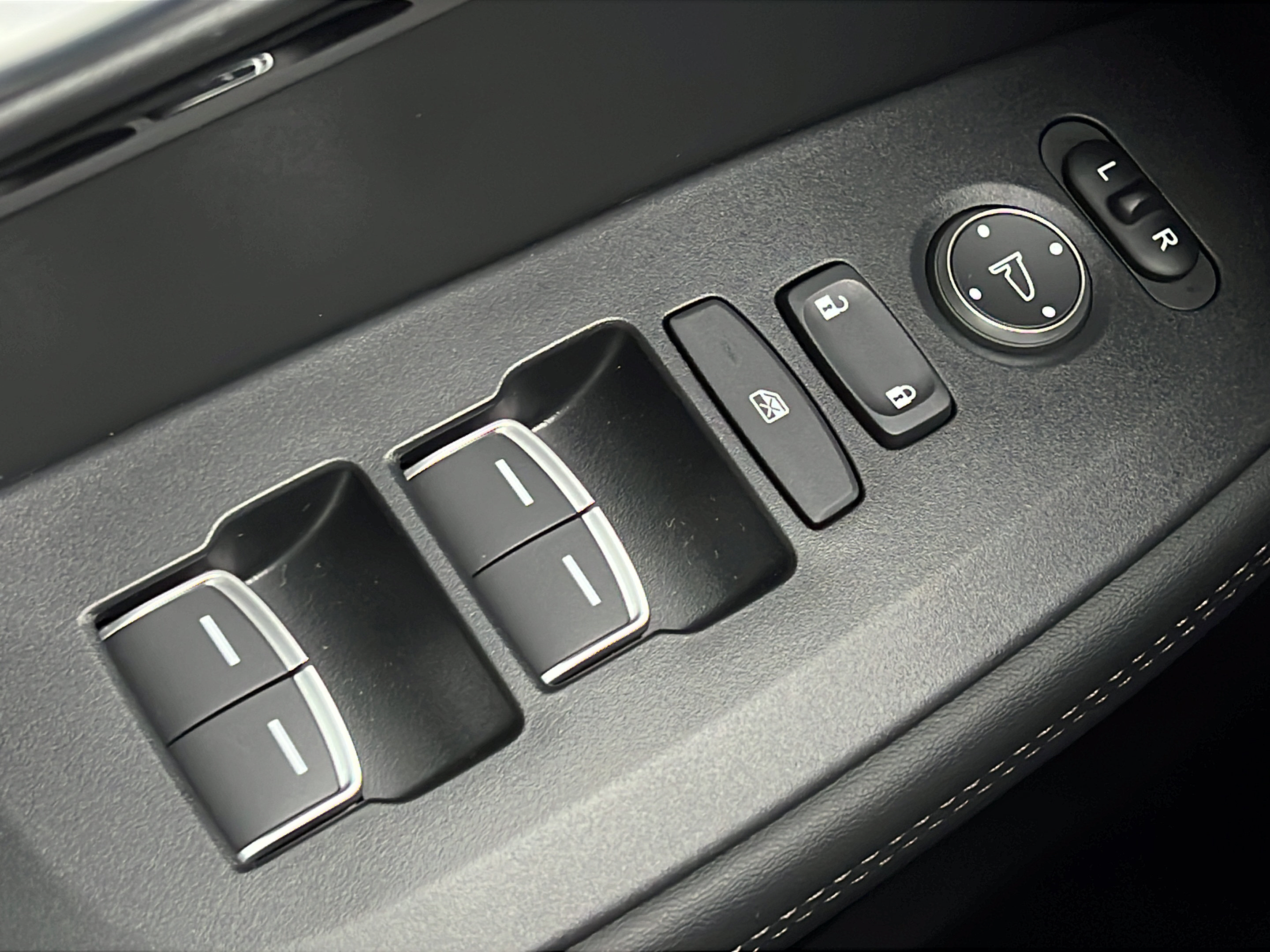 Used 2025 Acura ADX FWD image 21