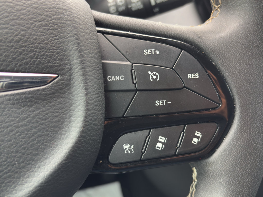 Used 2024 Chrysler Pacifica Touring FWD image 19