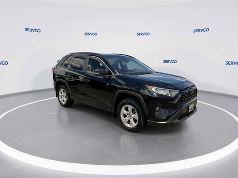 Used 2021 Toyota RAV4 XLE w/ Convenience Package FWD image 2