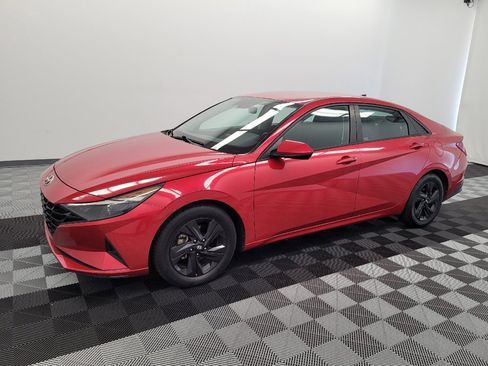 Used 2021 Hyundai Elantra SEL w/ Convenience Package FWD image 2