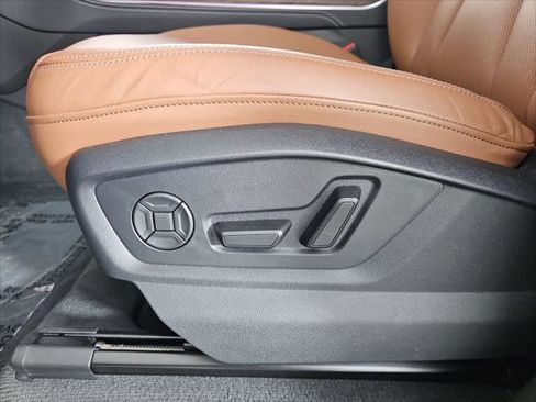 Certified 2025 Audi Q8 Premium Plus w/ Premium Plus Package AWD/4WD image 17