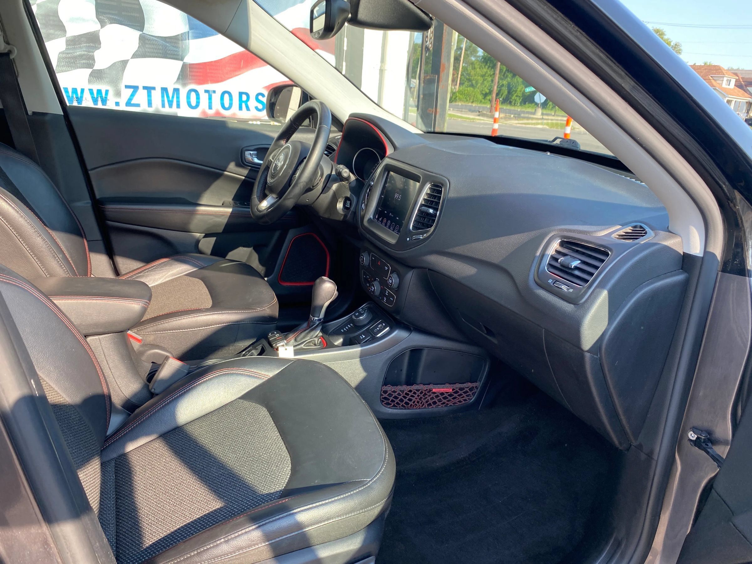 Used 2018 Jeep Compass Trailhawk w/ Cold Weather Group AWD/4WD image 12