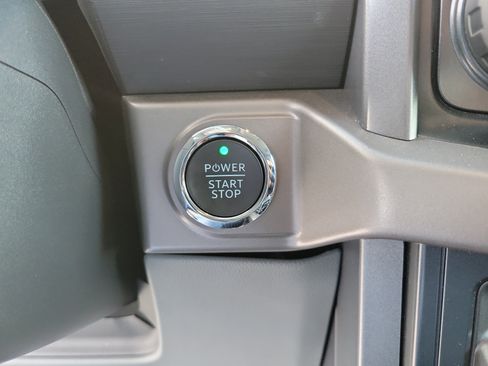Used 2025 Ford F150 Lightning XLT AWD/4WD image 31
