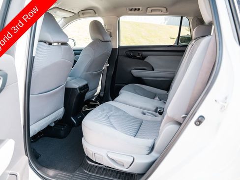 Used 2023 Toyota Highlander LE AWD/4WD image 26