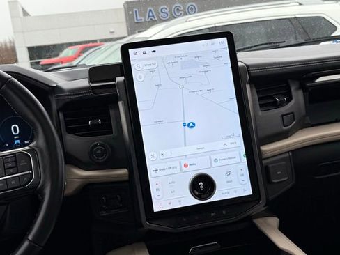 Certified 2022 Ford Expedition Platinum image 4