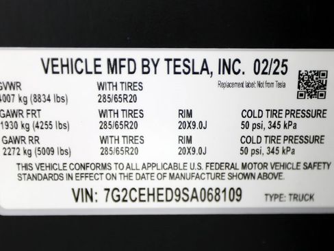 Used 2025 Tesla Cybertruck AWD Crew Cab image 60