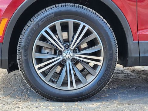 Used 2018 Volkswagen Tiguan SEL AWD/4WD image 9