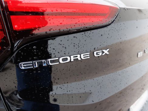 Used 2025 Buick Encore GX Preferred w/ Advanced Technology Package image 12