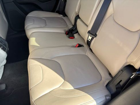 Used 2015 Jeep Cherokee Limited image 36