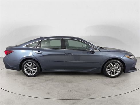 Used 2022 Toyota Avalon XLE image 6
