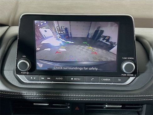 Used 2023 Nissan Rogue SV image 16