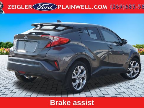 Used 2018 Toyota C-HR XLE FWD image 5